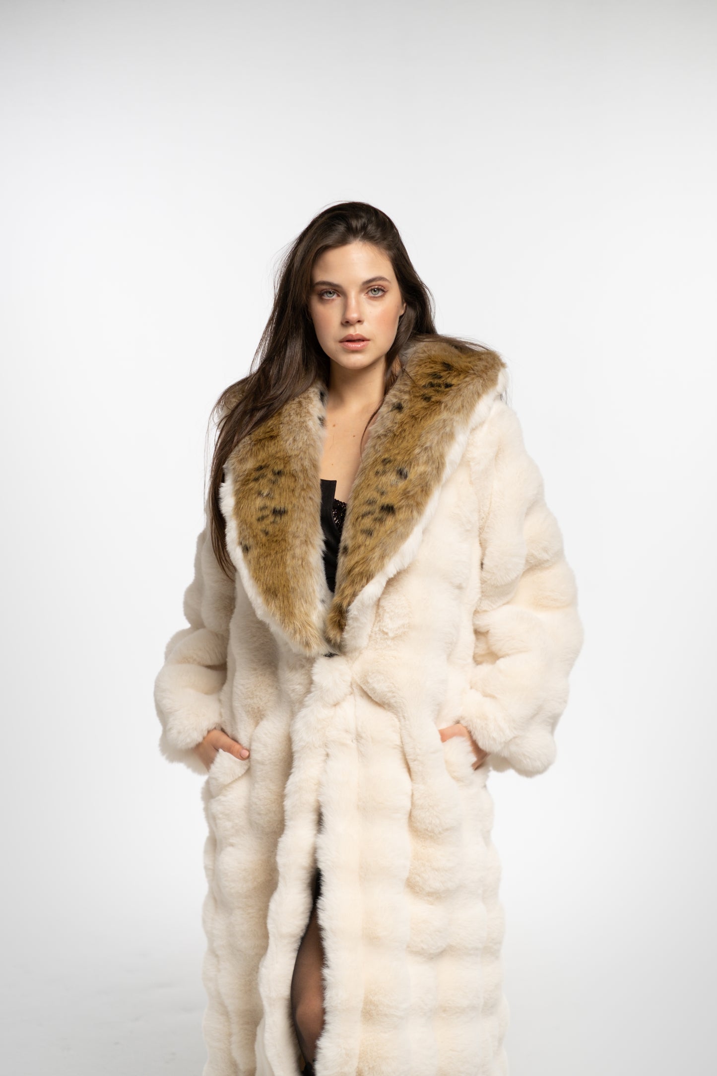 Cloud-like Off-White Tiger Fur Coat