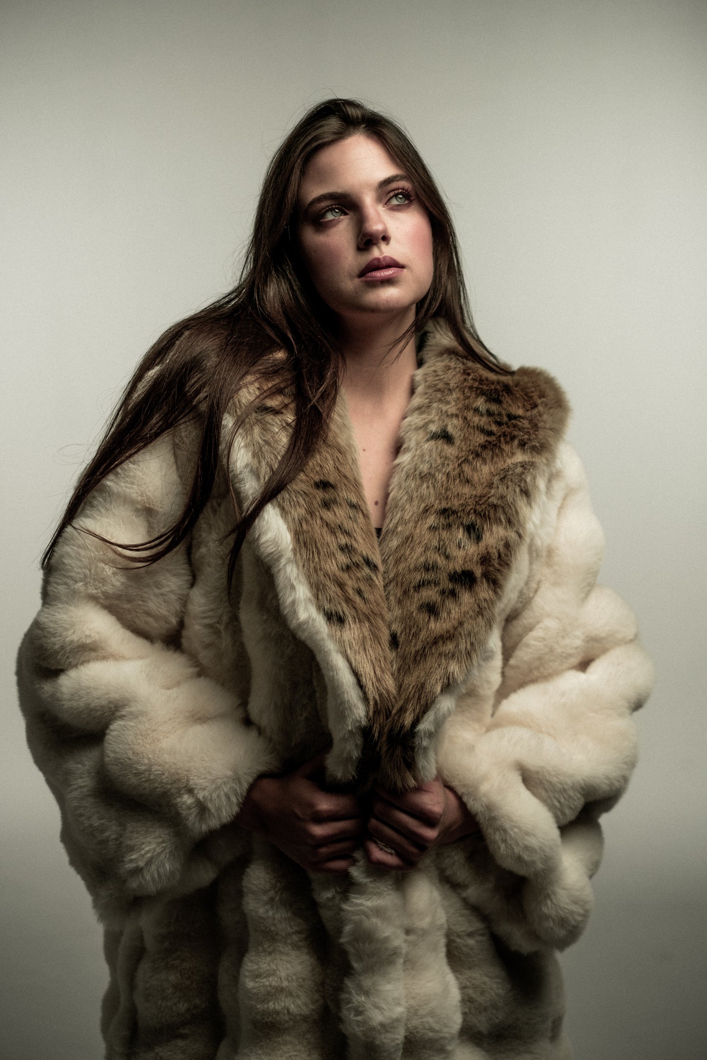 Cloud-like Off-White Tiger Fur Coat