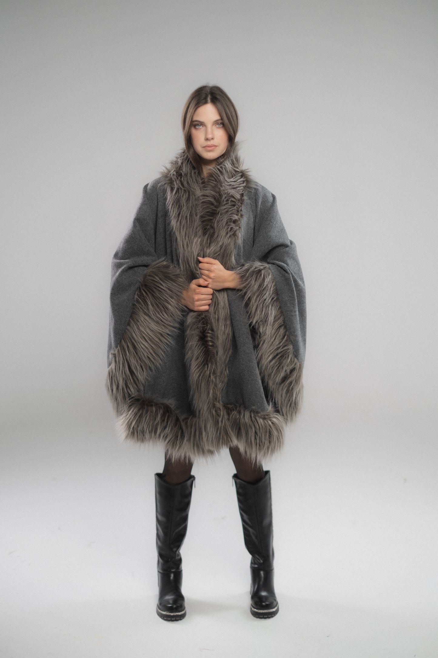 Dark Grey-Grey Russet-Fur Cape