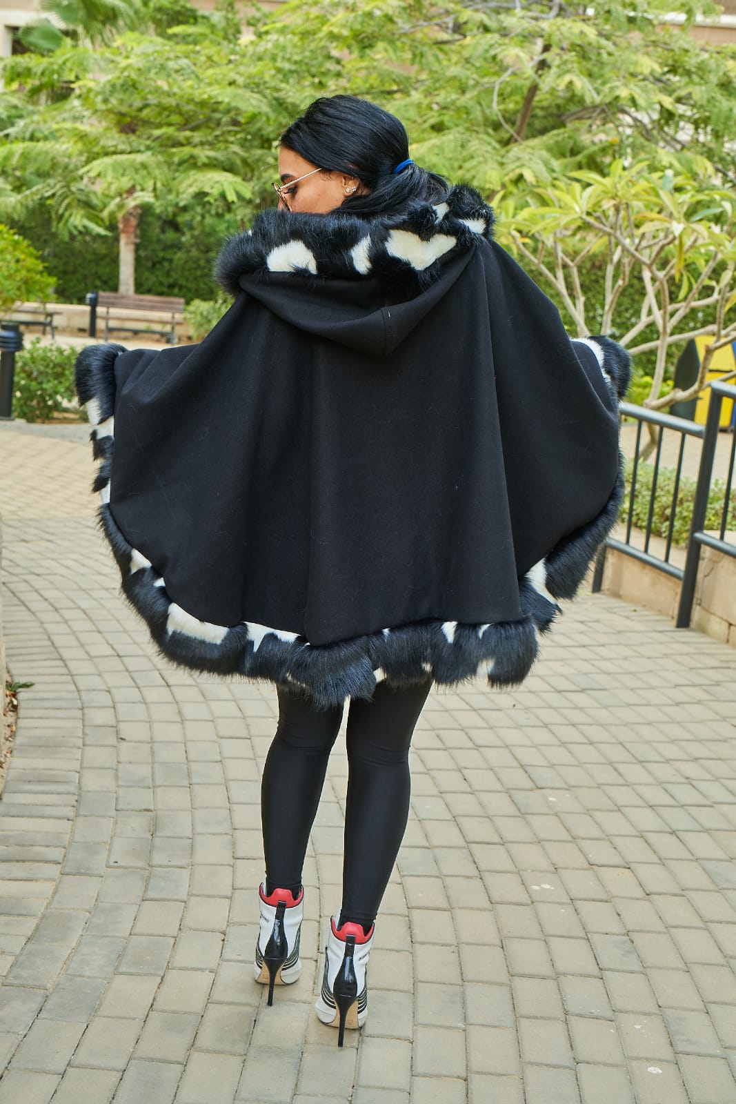 Black-Cow Like Russet-Fur Cape