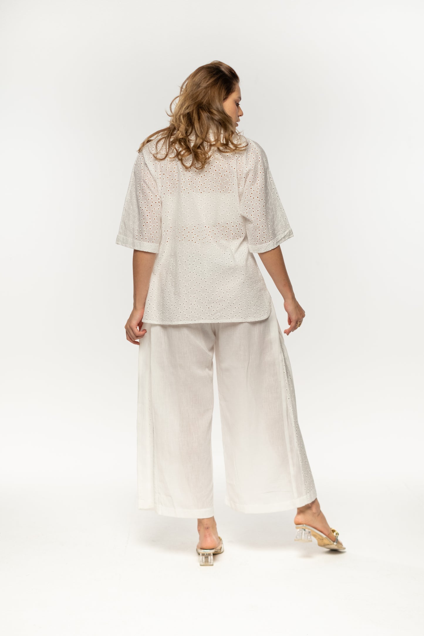 EYELET LINEN SET